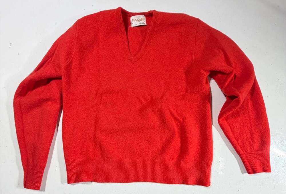Maxam Sportswear Vintage 100% Australian Lambswool Red V-Neck Sweater Size M